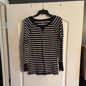 Old Navy Black and White Striped Long Sleeve Tee
